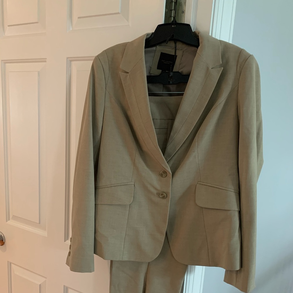 The Limited Woman’s pantsuit